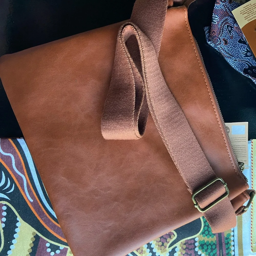 New “Outback Australian Shoulder Bag” Soft high-quality vegan/faux leather. - Picture 5 of 10